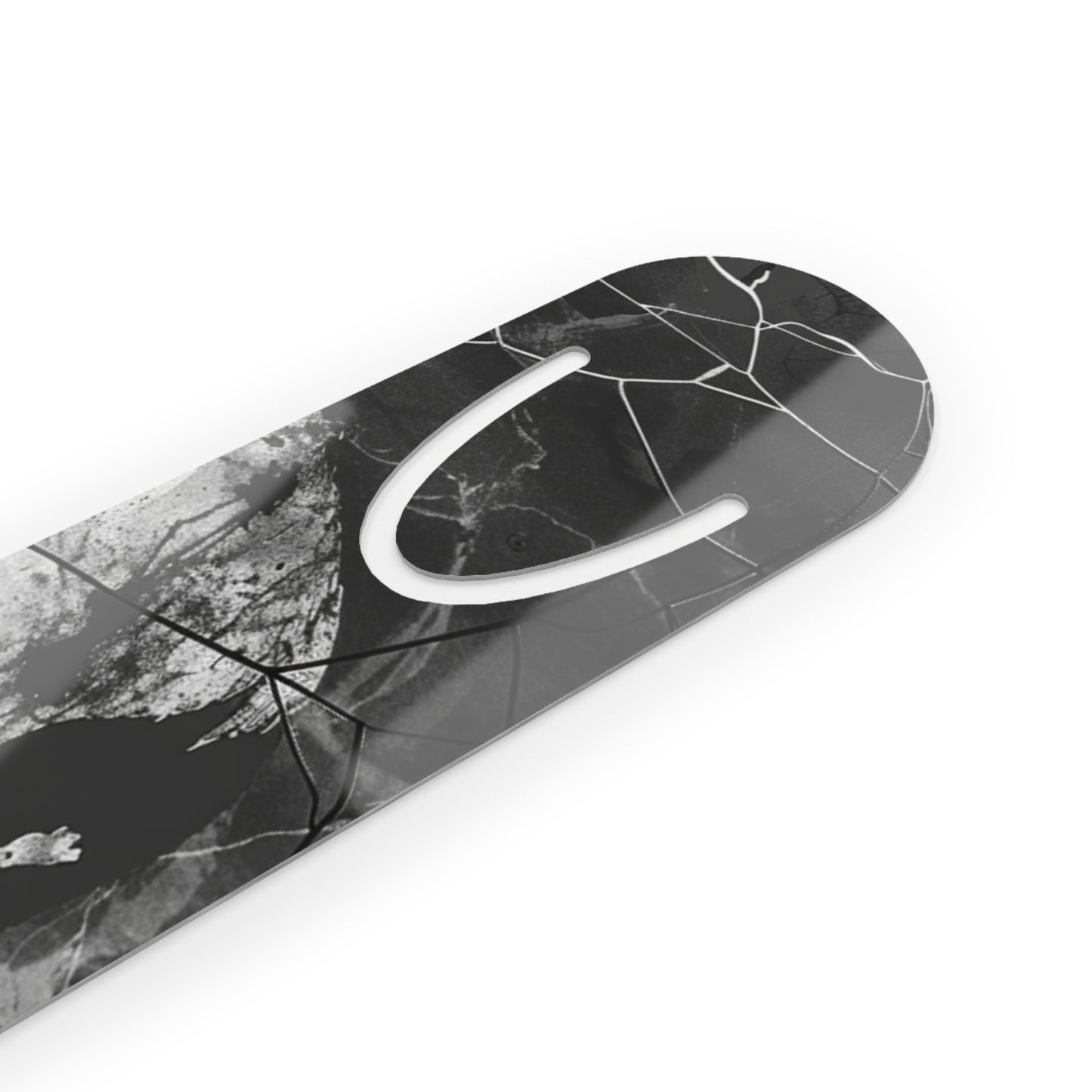 Gothic Skull Metal Bookmark - Stylish Design for Book Lovers